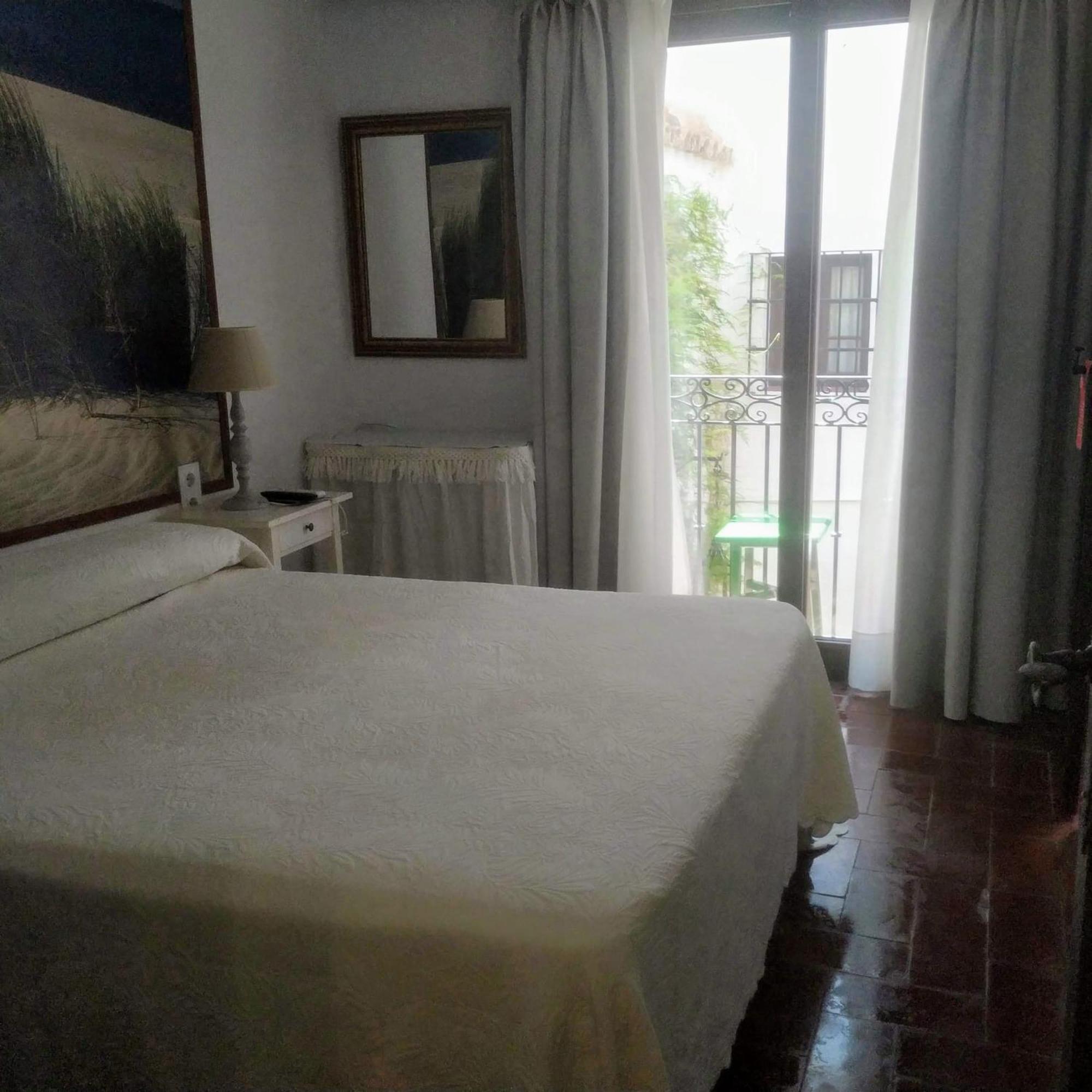 Hostal Gran Capitan Chipiona Esterno foto