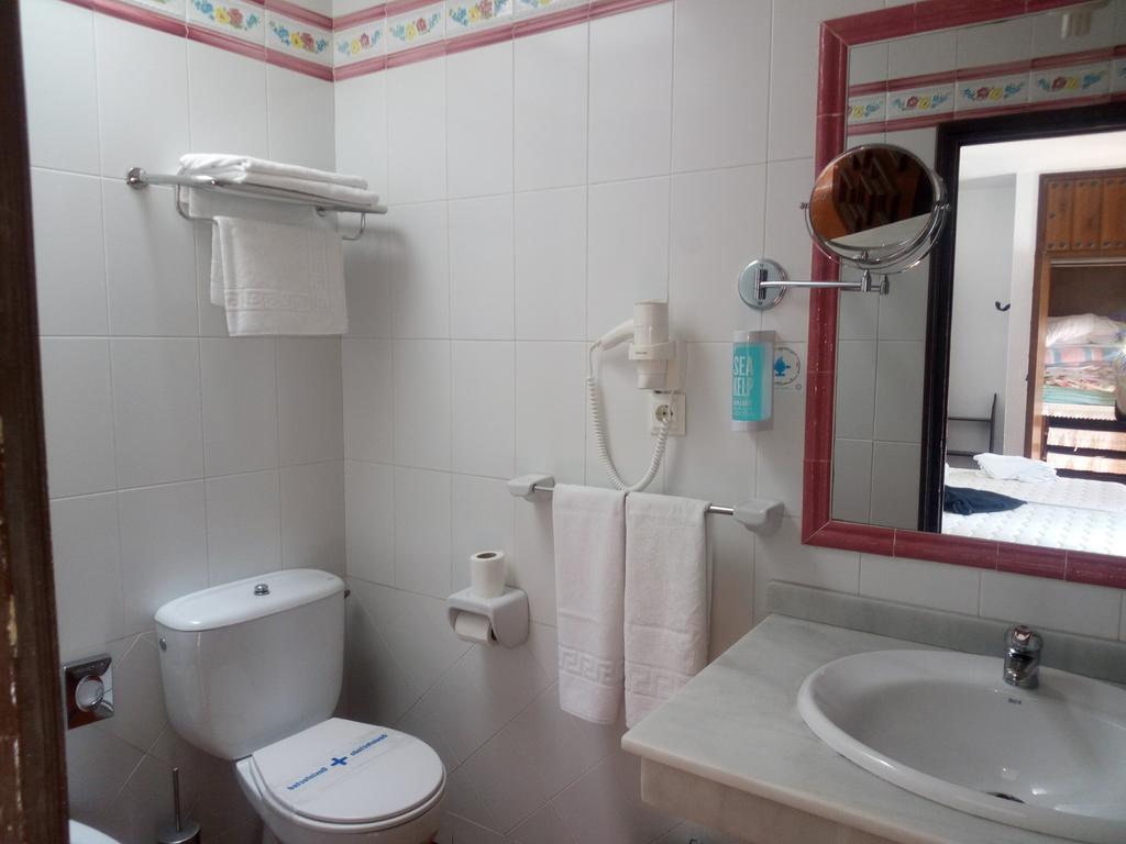 Hostal Gran Capitan Chipiona Esterno foto